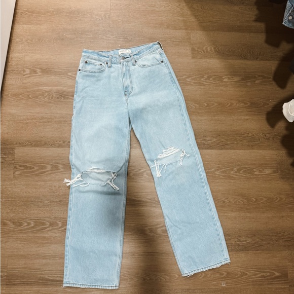 NEW ABERCROMBIE AND FITCH jeans size 4